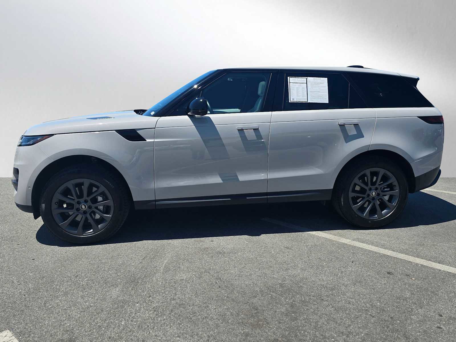 Used 2025 Land Rover Range Rover Sport AWD/4WD image 2