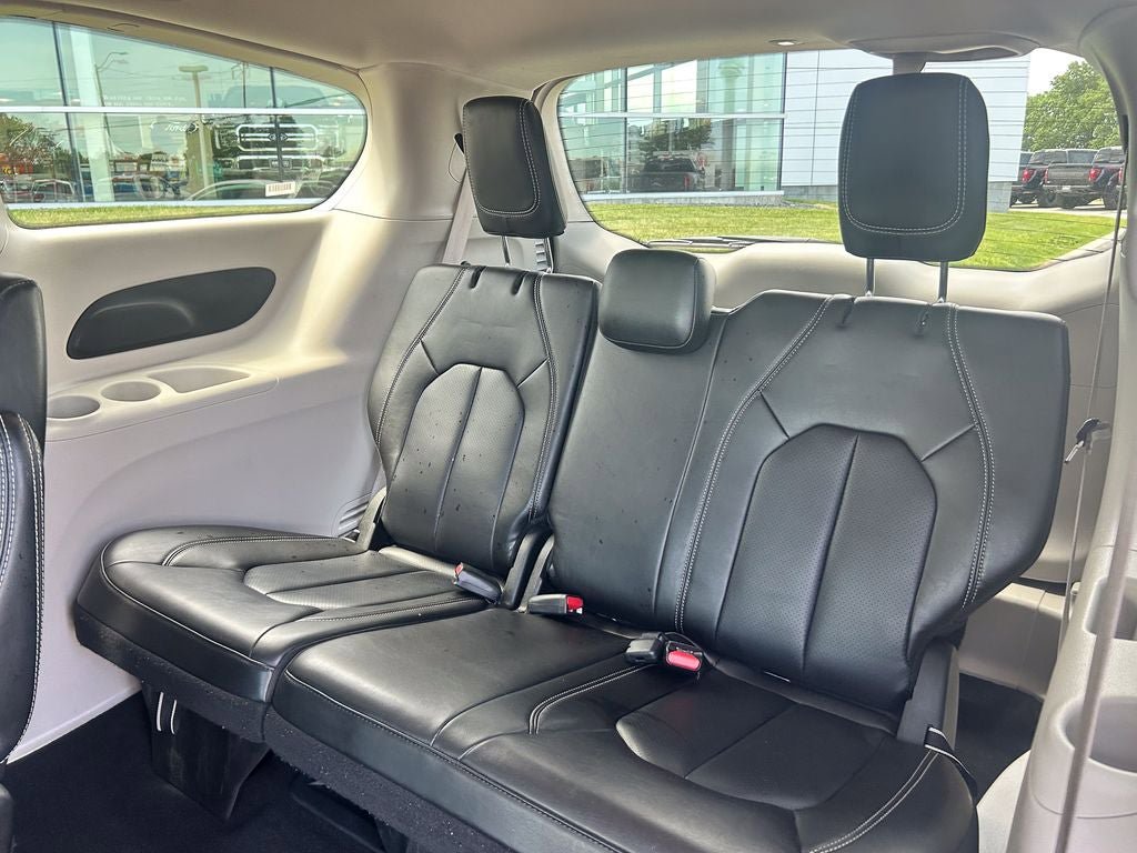 Used 2023 Chrysler Pacifica Touring-L FWD image 15