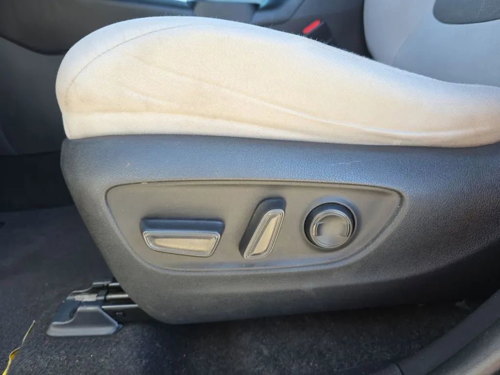 Used 2021 Toyota RAV4 XLE image 16