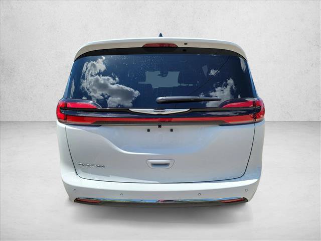 Used 2026 Chrysler Pacifica Select FWD image 6