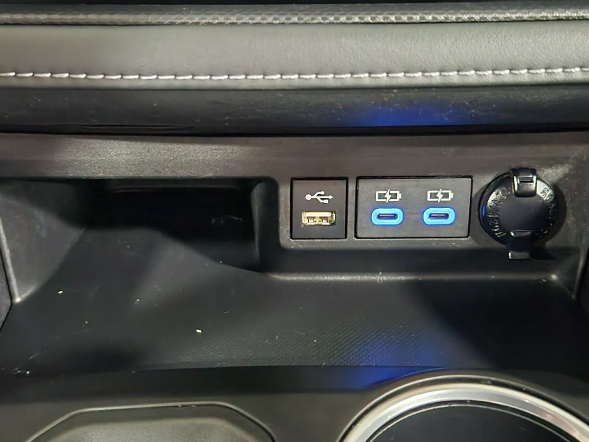Used 2022 Toyota Highlander XLE FWD image 39