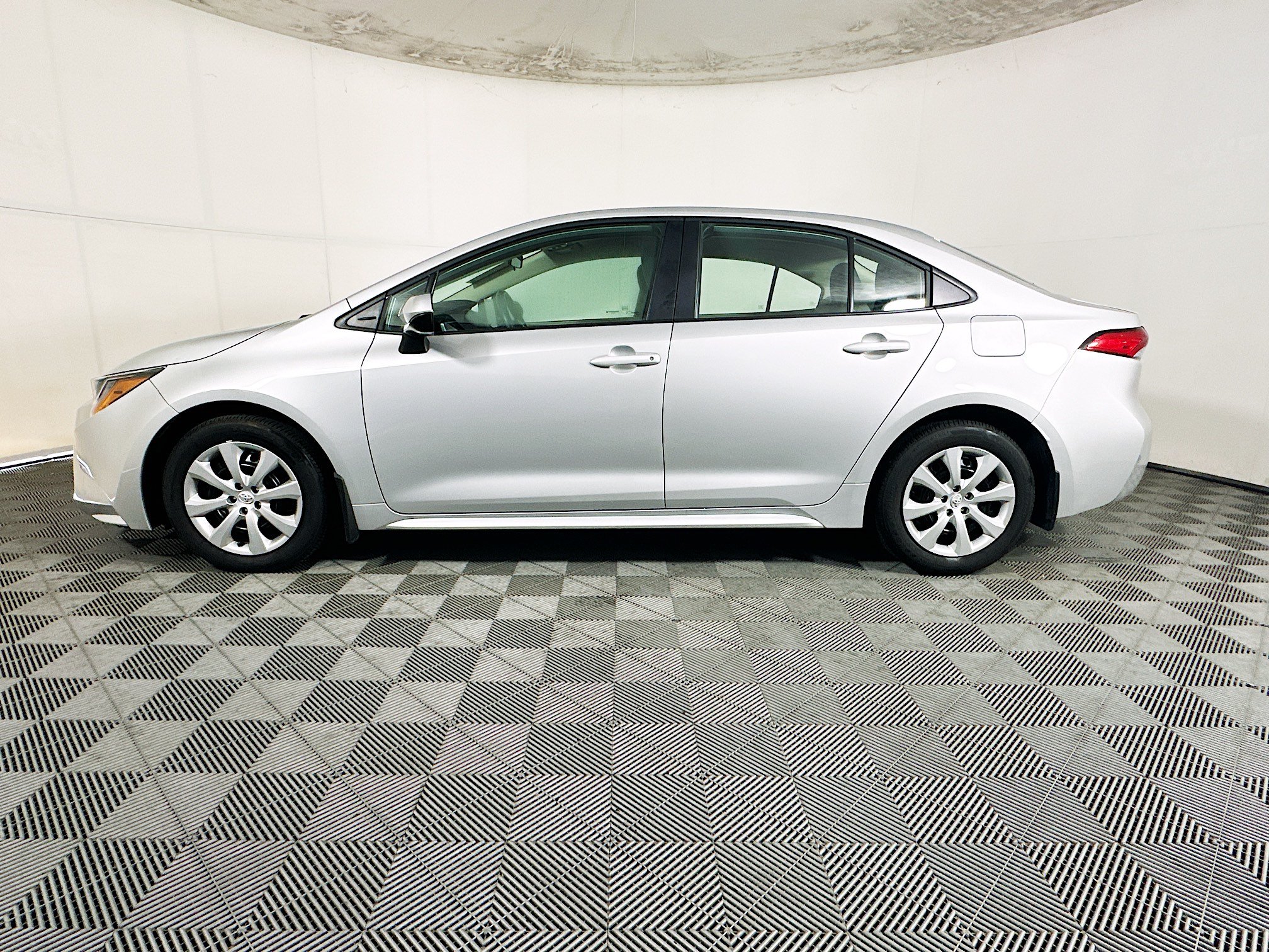 Certified 2025 Toyota Corolla LE FWD image 6