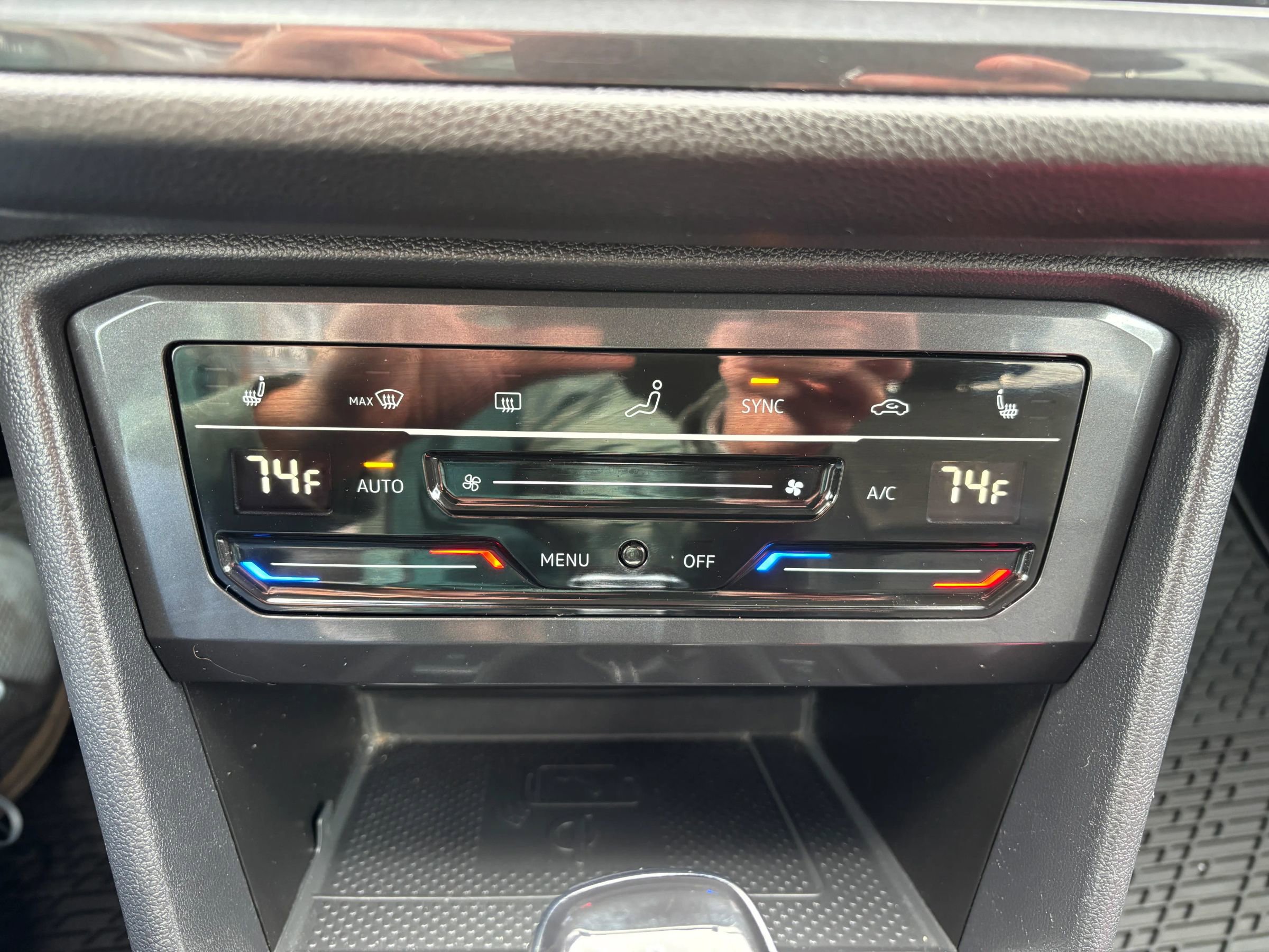 Used 2022 Volkswagen Tiguan SE image 38