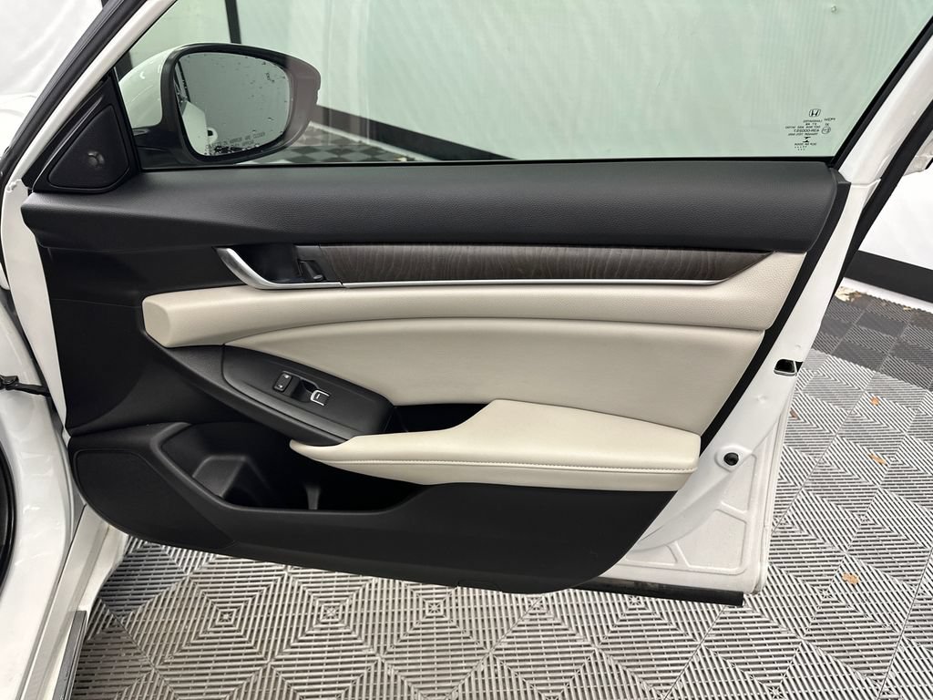Used 2018 Honda Accord EX-L image 16