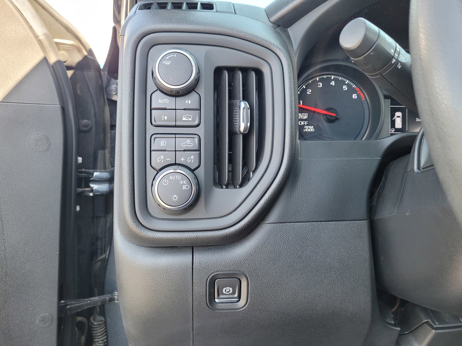 Used 2022 Chevrolet Silverado 1500 Custom AWD/4WD image 23