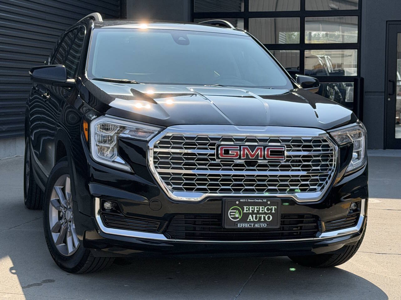 Used 2024 GMC Terrain SLT w/ Infotainment Package II AWD/4WD image 5