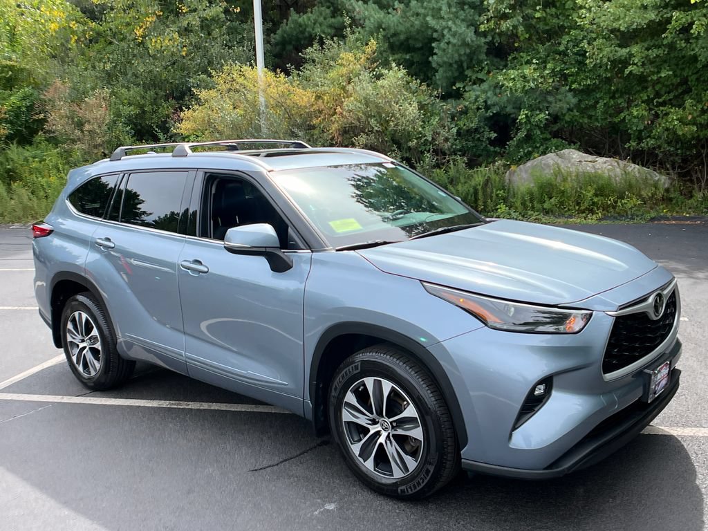 Used 2022 Toyota Highlander XLE AWD/4WD image 7