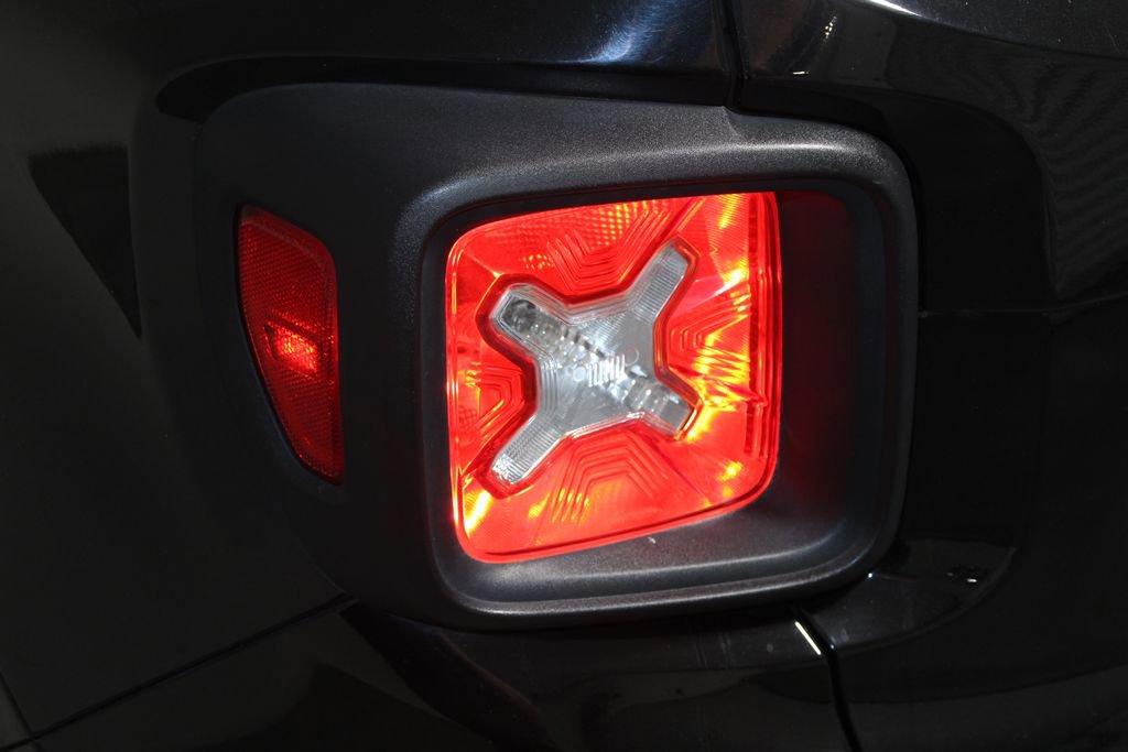 Used 2017 Jeep Renegade Latitude w/ Cold Weather Group image 48