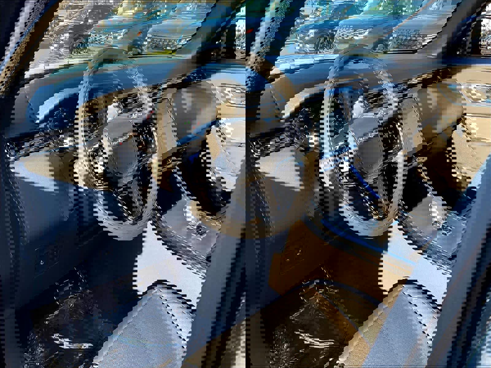 New 2025 Land Rover Range Rover Velar Dynamic SE AWD/4WD image 8