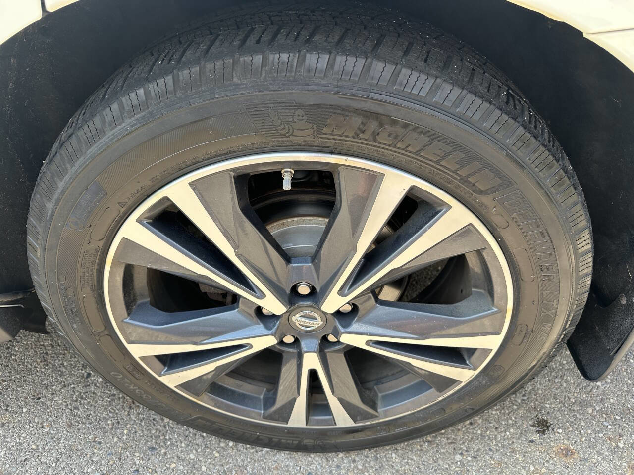 Used 2018 Nissan Pathfinder Platinum image 34