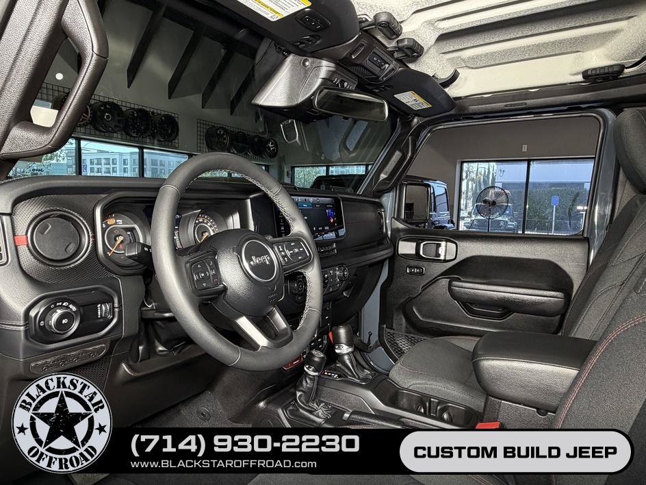 Used 2025 Jeep Wrangler Unlimited Rubicon w/ Convenience Group AWD/4WD image 14