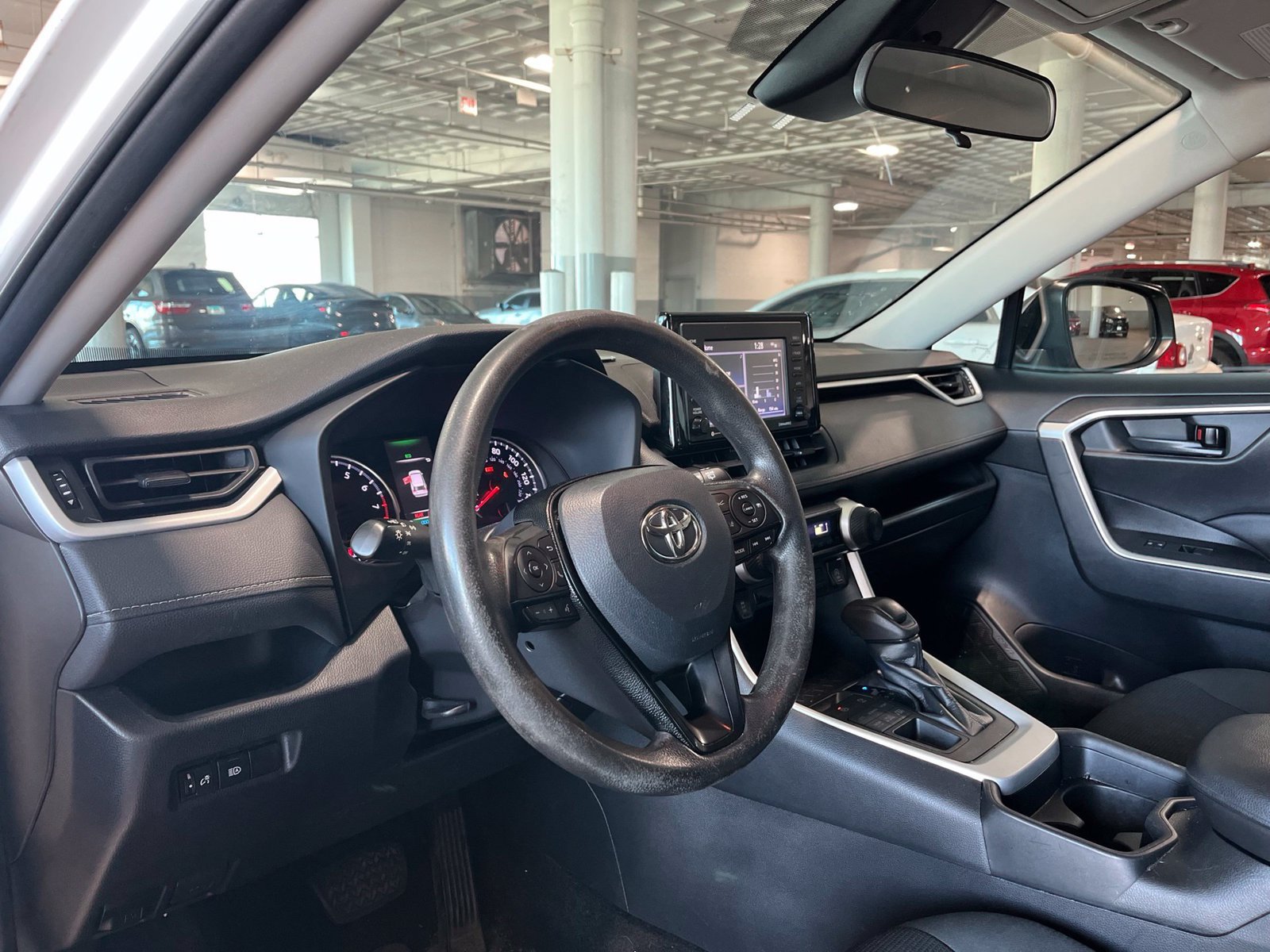 Used 2021 Toyota RAV4 LE AWD/4WD image 16