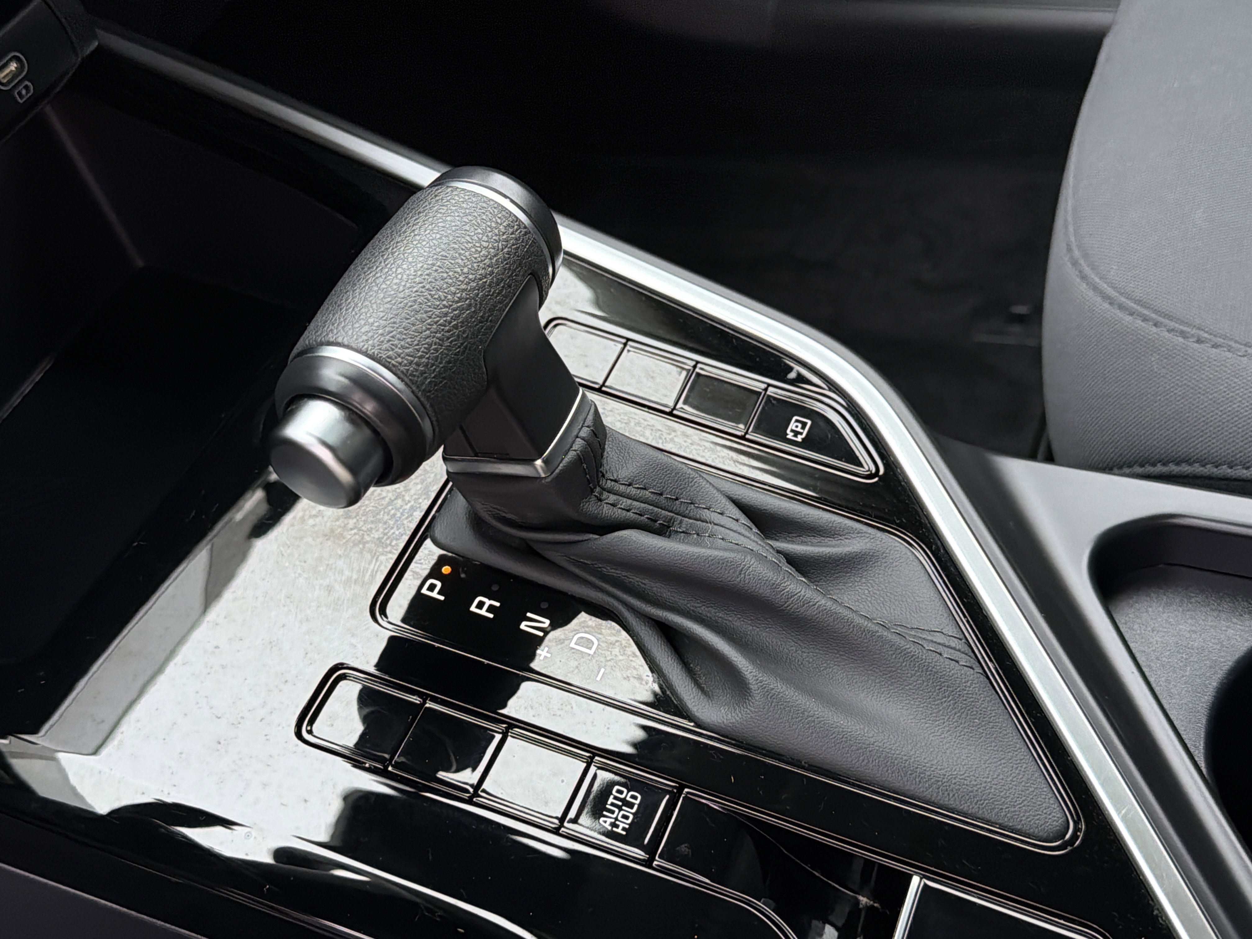 Used 2023 Kia Niro LX image 31