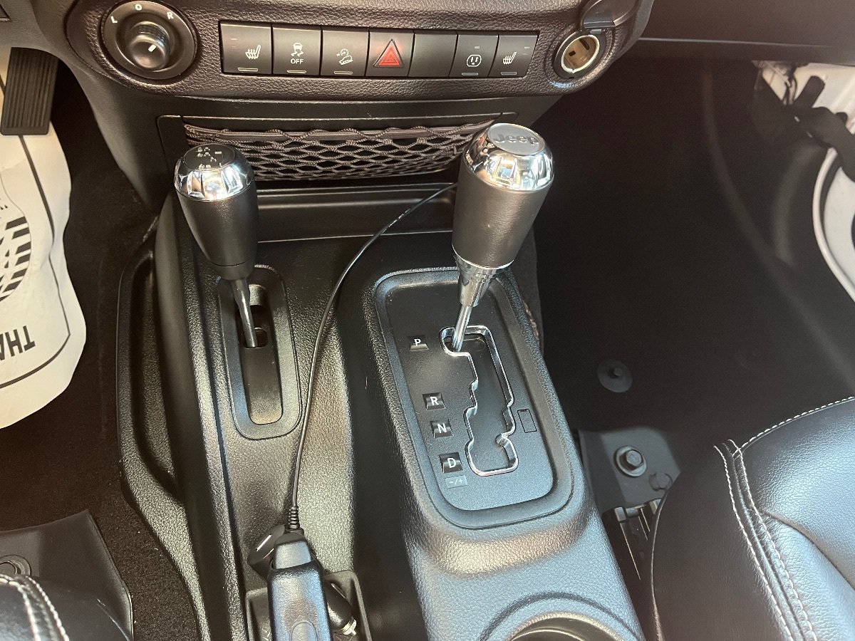 Used 2018 Jeep Wrangler Unlimited Rubicon w/ Connectivity Group AWD/4WD image 16