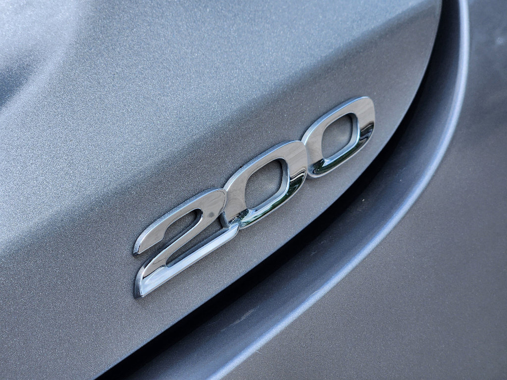 Used 2016 Chrysler 200 Limited image 19