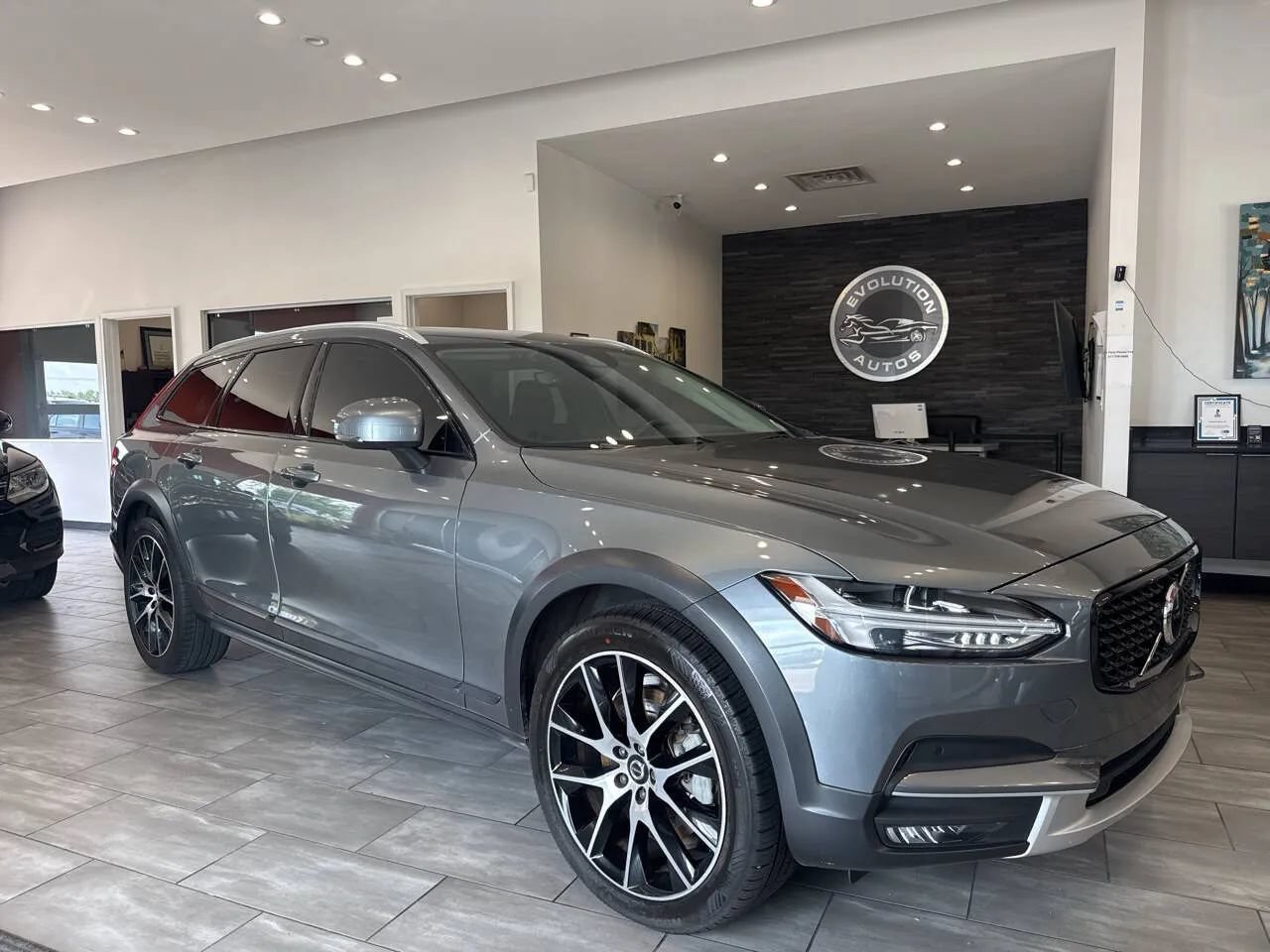 Used 2020 Volvo V90 T6 Cross Country AWD/4WD image 3