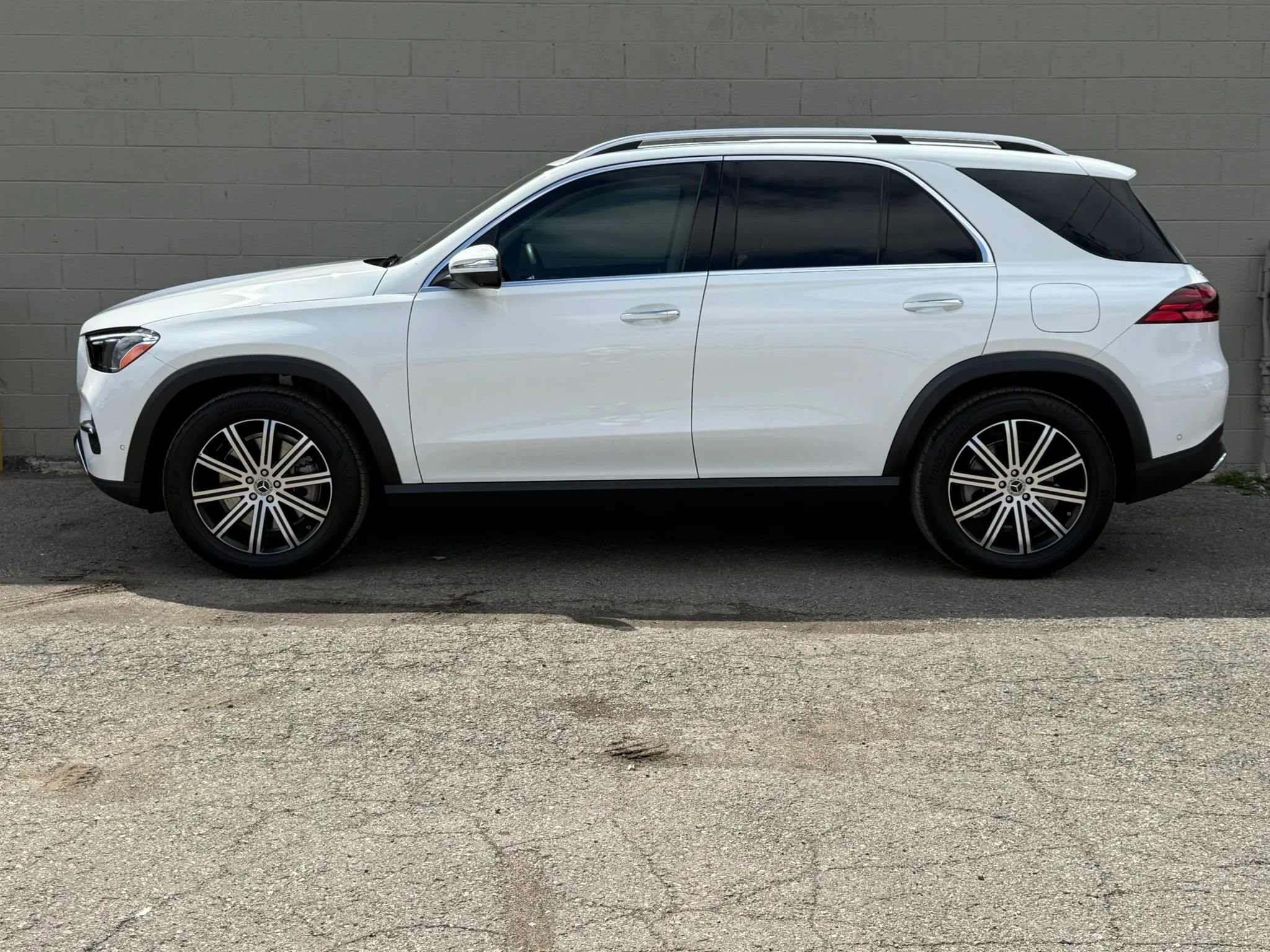 Used 2025 Mercedes-Benz GLE 450e 4MATIC image 2