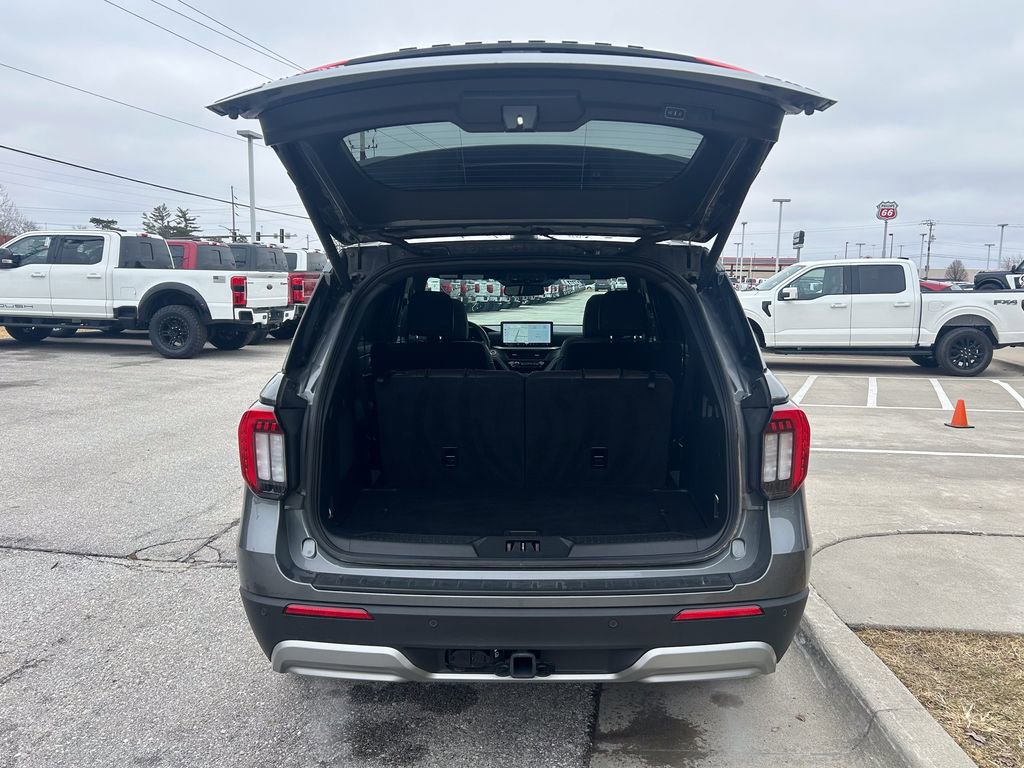 Used 2025 Ford Explorer Platinum w/ LUX Leather Package image 17