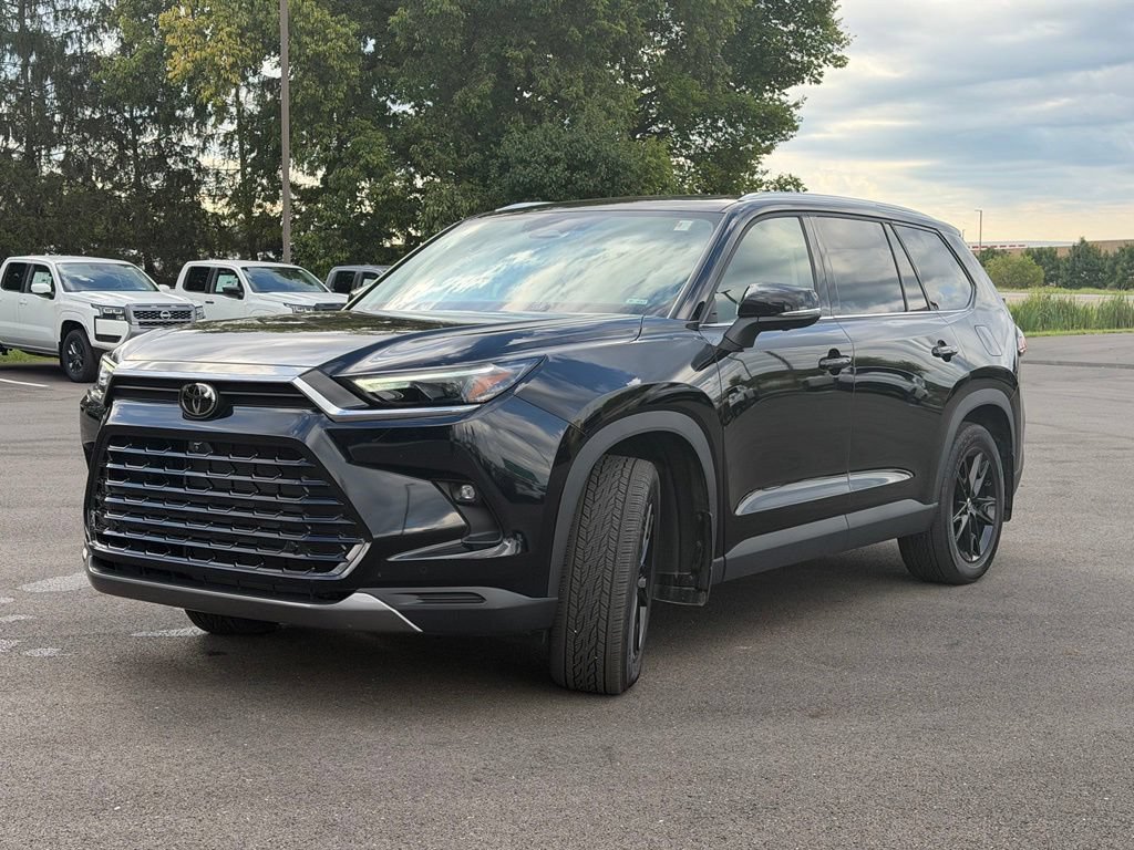 Used 2025 Toyota Grand Highlander AWD image 2