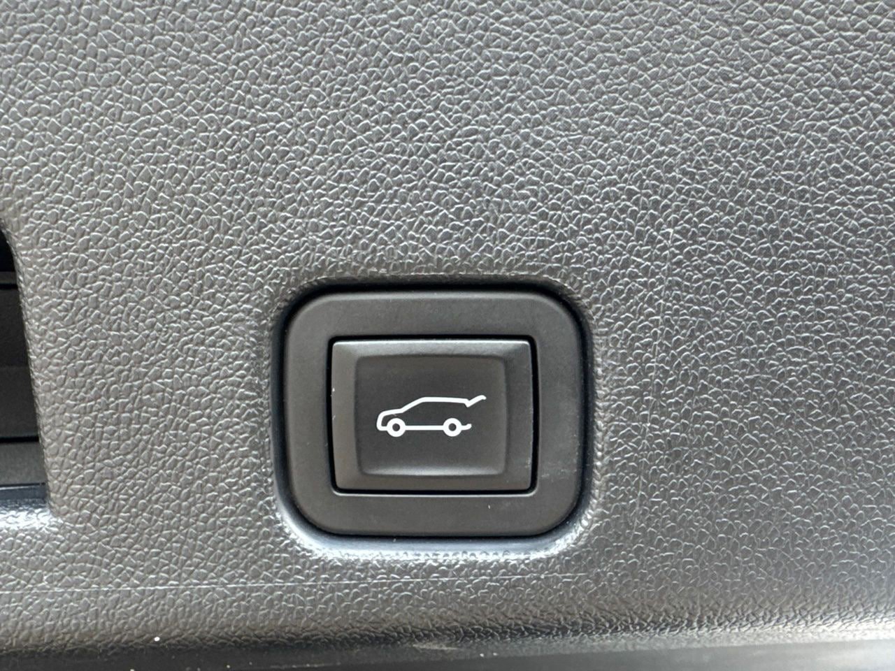 Used 2025 Chevrolet Traverse LT AWD/4WD image 39