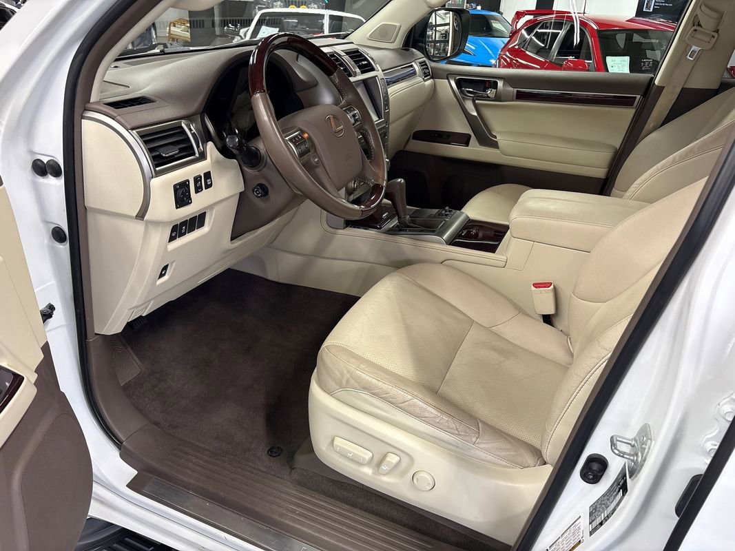 Used 2018 Lexus GX 460 image 25