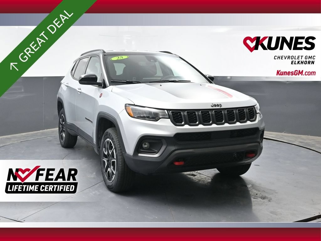 Used 2025 Jeep Compass Trailhawk AWD/4WD image 1