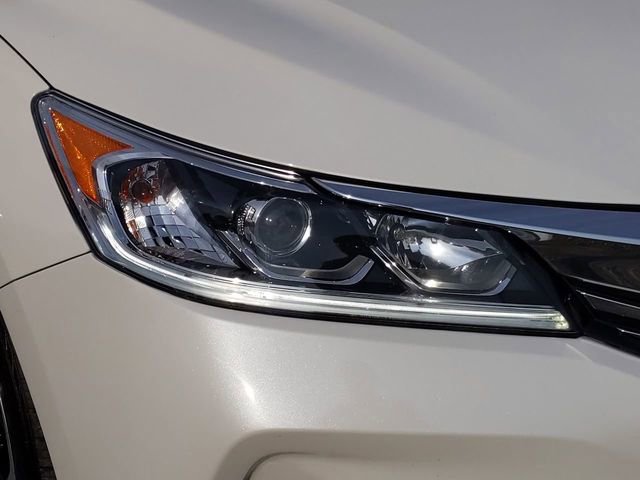 Used 2017 Honda Accord EX image 10