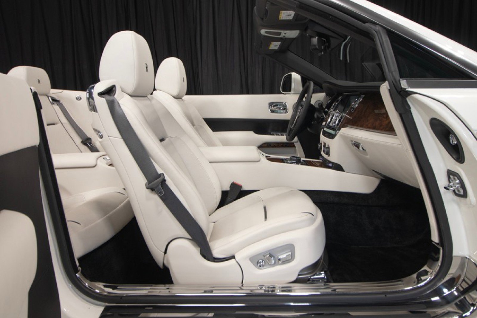 Used 2017 Rolls-Royce Dawn image 48