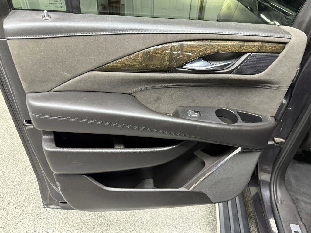 Used 2016 Cadillac Escalade ESV Platinum AWD/4WD image 31