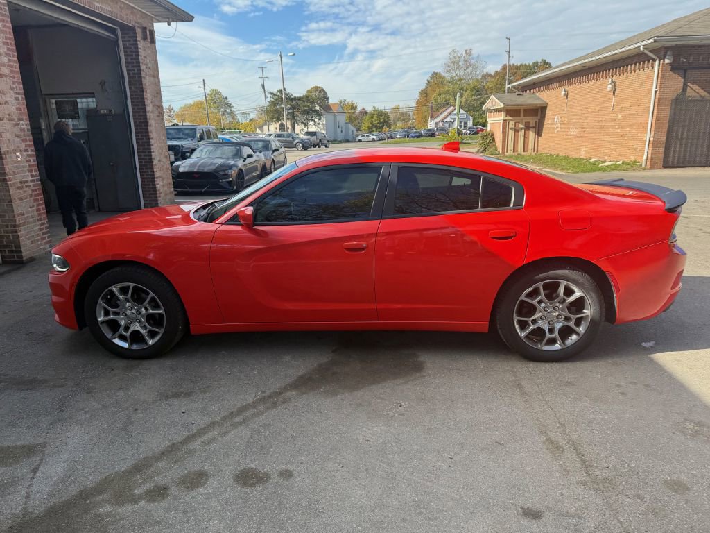 Used 2017 Dodge Charger SXT image 3