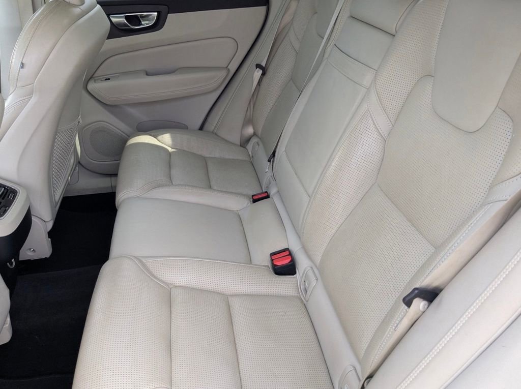 Used 2018 Volvo XC60 T6 Inscription w/ Luxury Seat Package AWD/4WD image 12