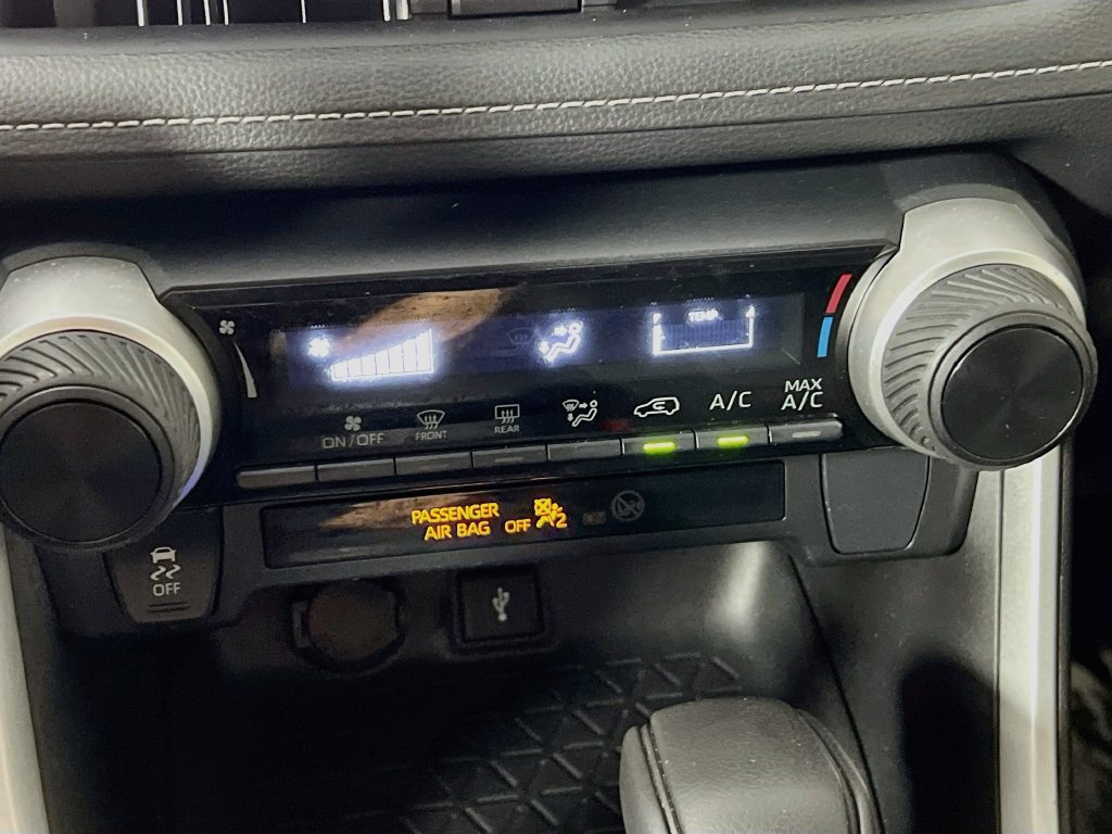 Used 2022 Toyota RAV4 LE FWD image 22