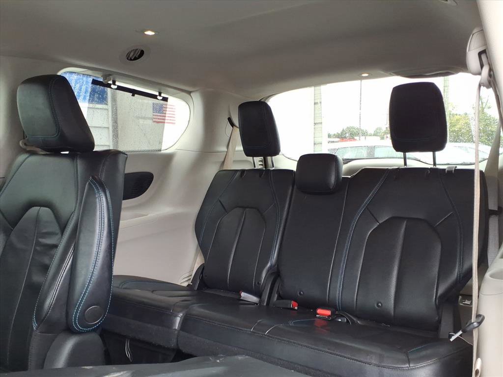 Used 2021 Chrysler Pacifica Touring-L image 13