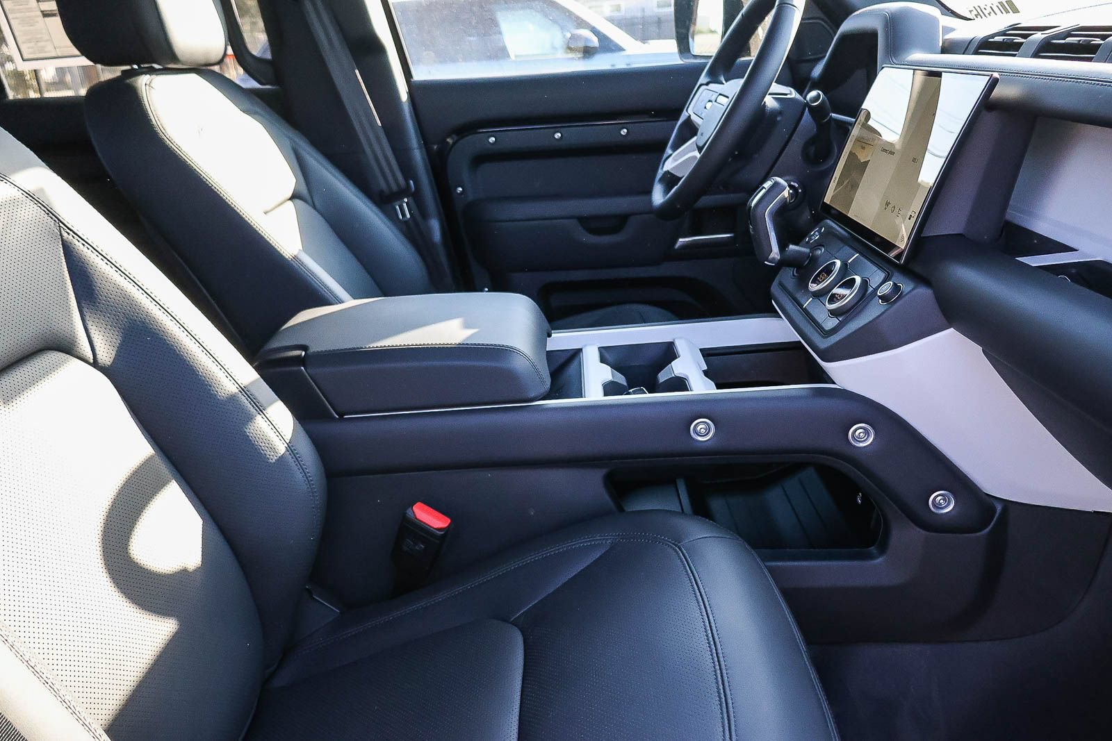 New 2026 Land Rover Defender 110 X-Dynamic SE AWD/4WD image 14