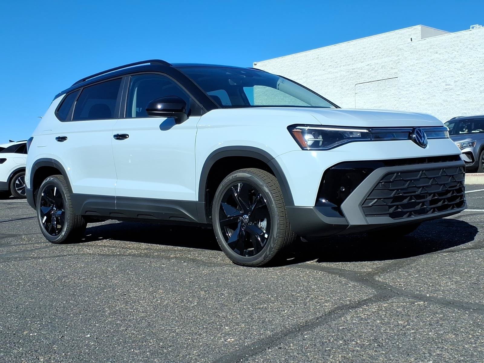 New 2026 Volkswagen Taos SE FWD image 1