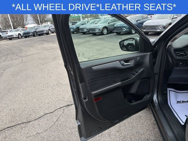 Used 2024 Ford Escape Platinum image 23