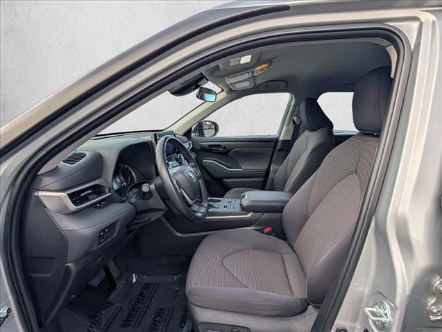 Used 2023 Toyota Highlander LE image 16