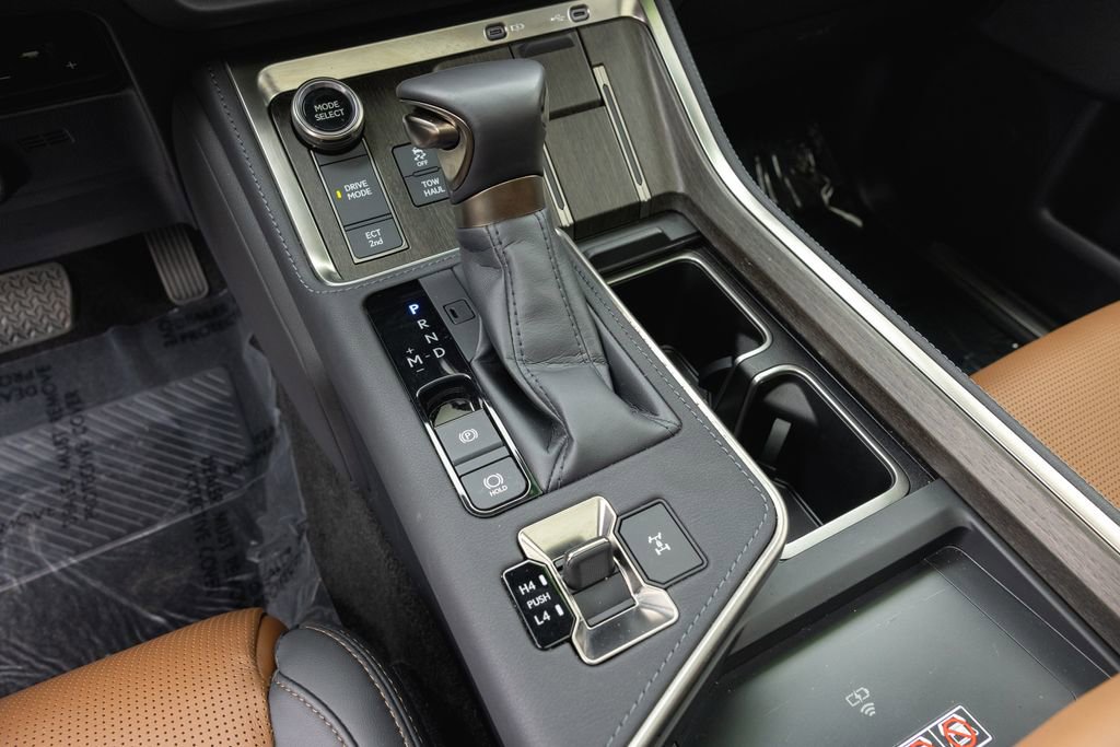 Used 2025 Lexus GX 550 w/ Accessory Package (Z1) AWD/4WD image 16