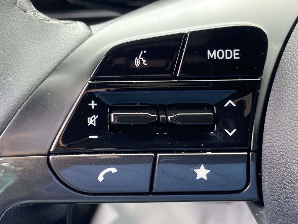 Certified 2025 Hyundai Elantra Sport image 25