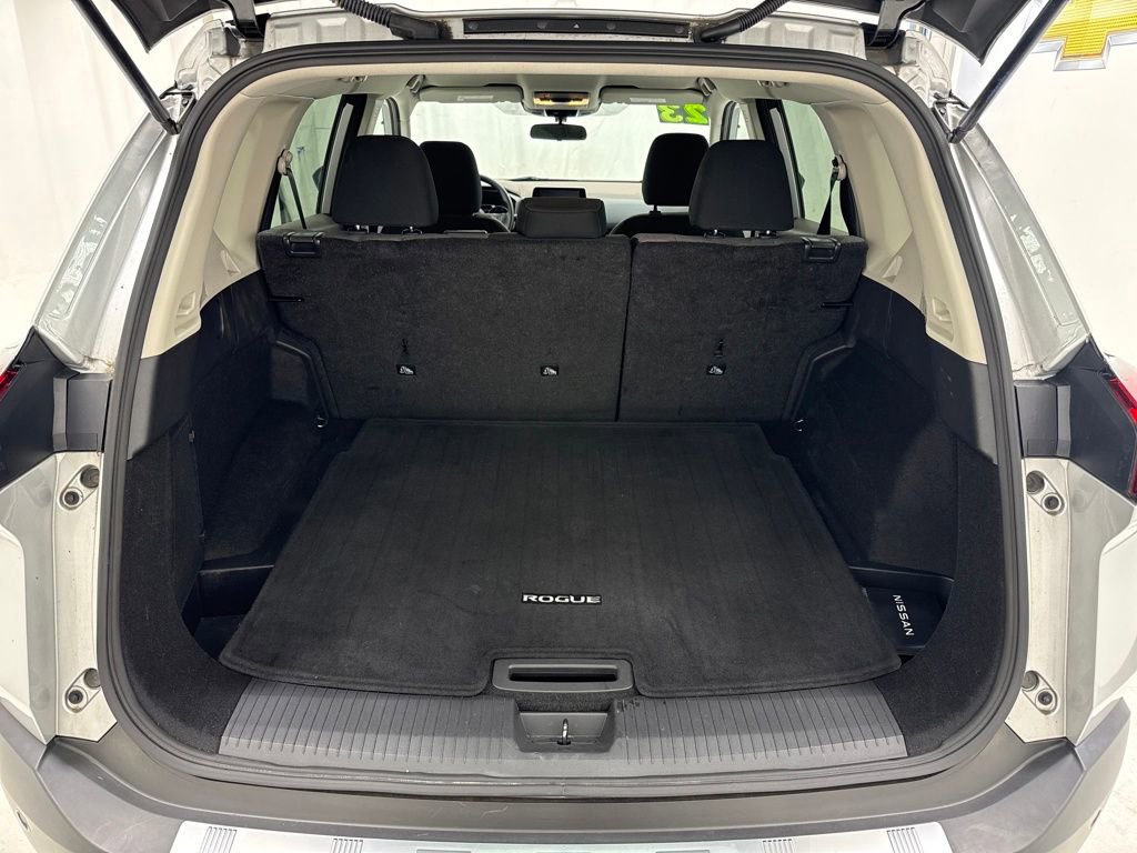 Used 2023 Nissan Rogue SV image 13