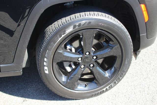 Used 2023 Jeep Grand Cherokee Altitude image 35