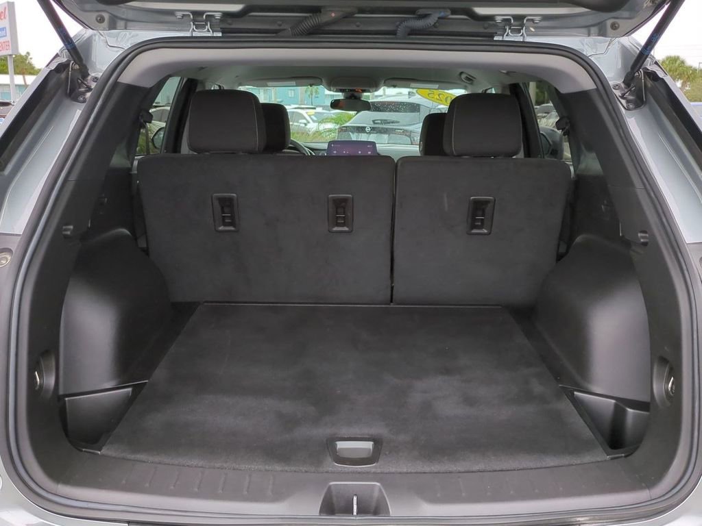 Used 2025 Chevrolet Blazer LT image 13