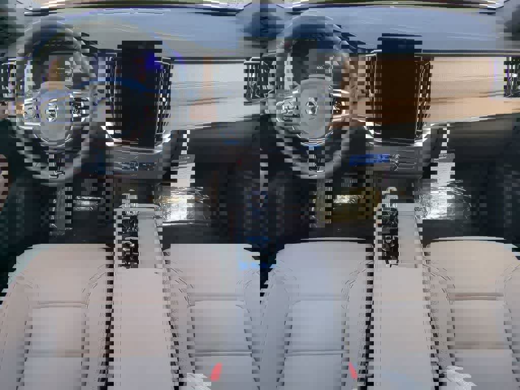 Used 2026 Volvo XC90 B6 Plus w/ Protection Package image 14