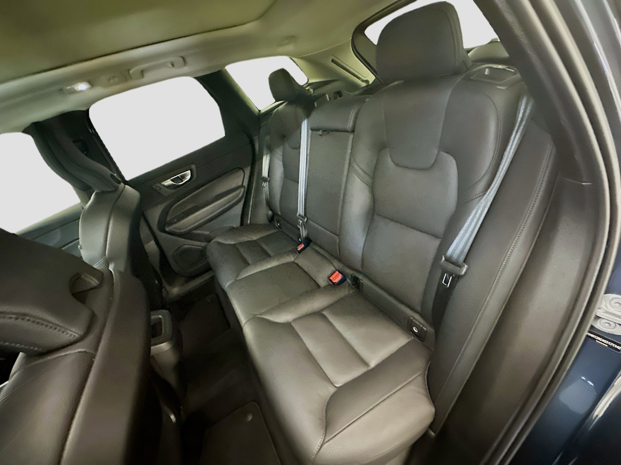 Used 2025 Volvo XC60 B5 Plus image 30