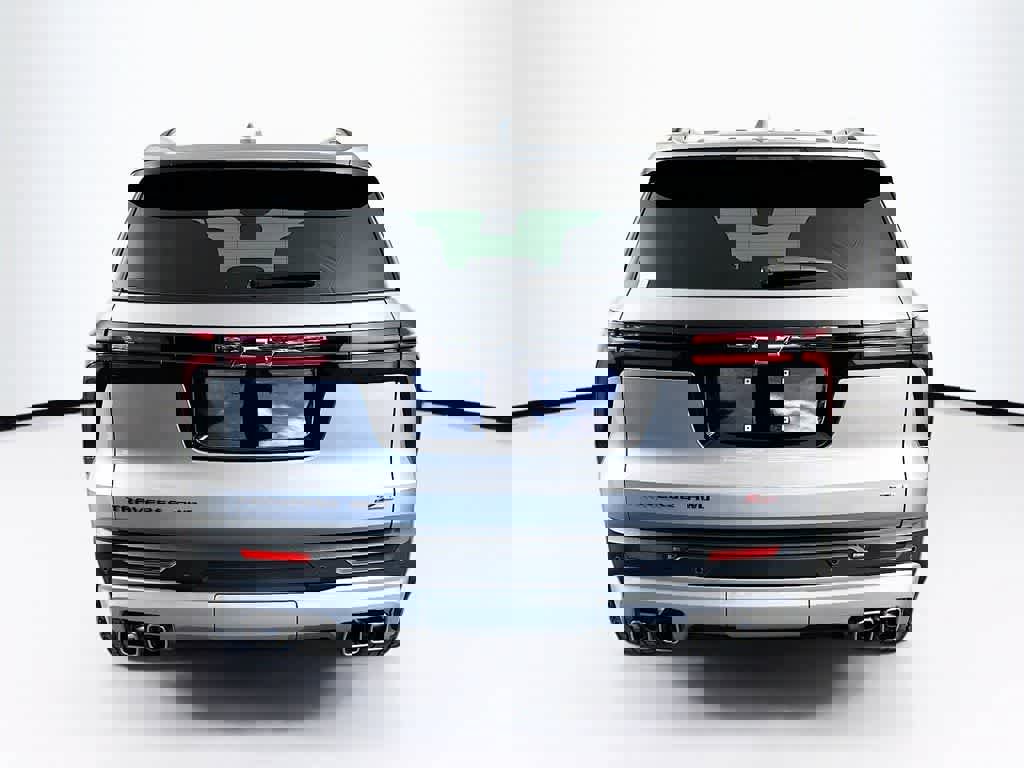 Used 2025 Chevrolet Traverse Z71 image 5