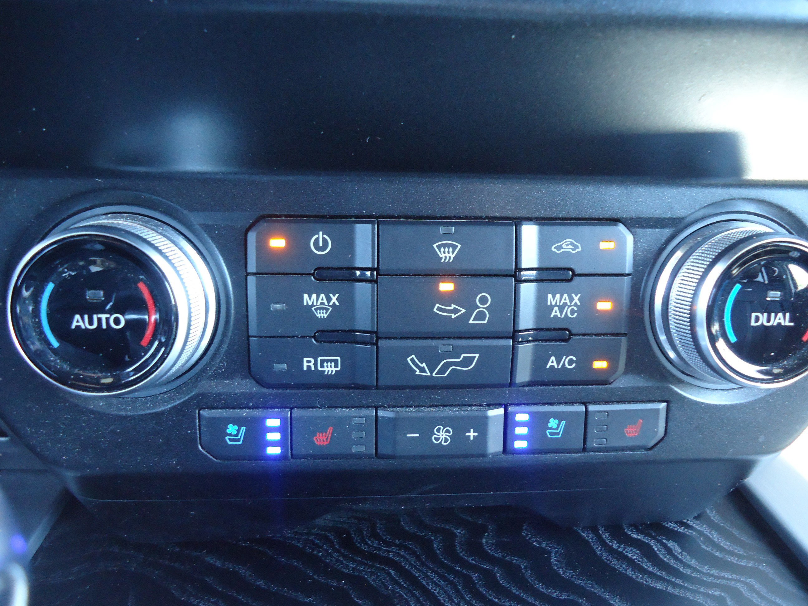 Used 2020 Ford F150 Platinum w/ Equipment Group 701A Luxury AWD/4WD image 21