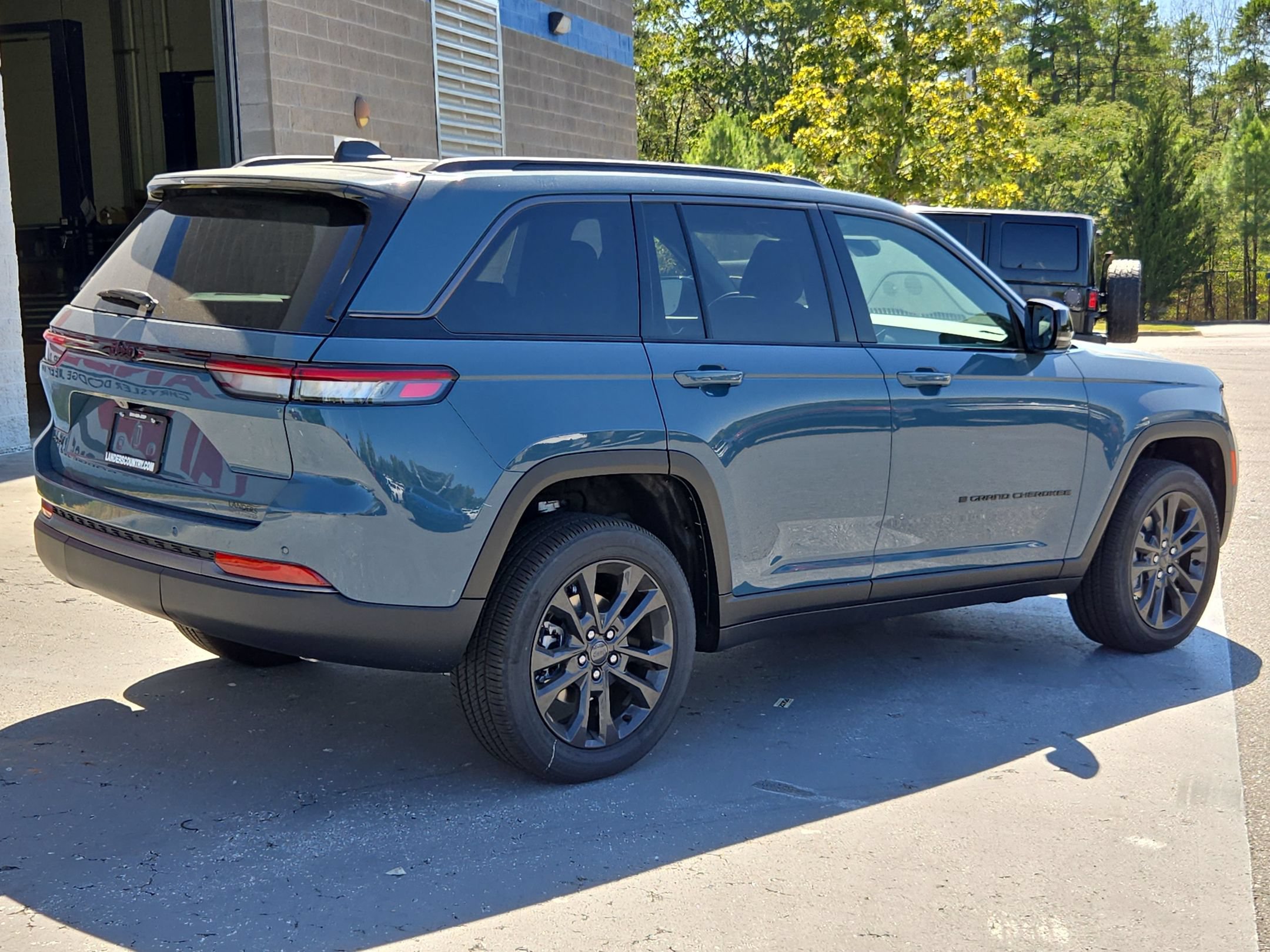 New 2027 Jeep Grand Cherokee Limited AWD/4WD image 7