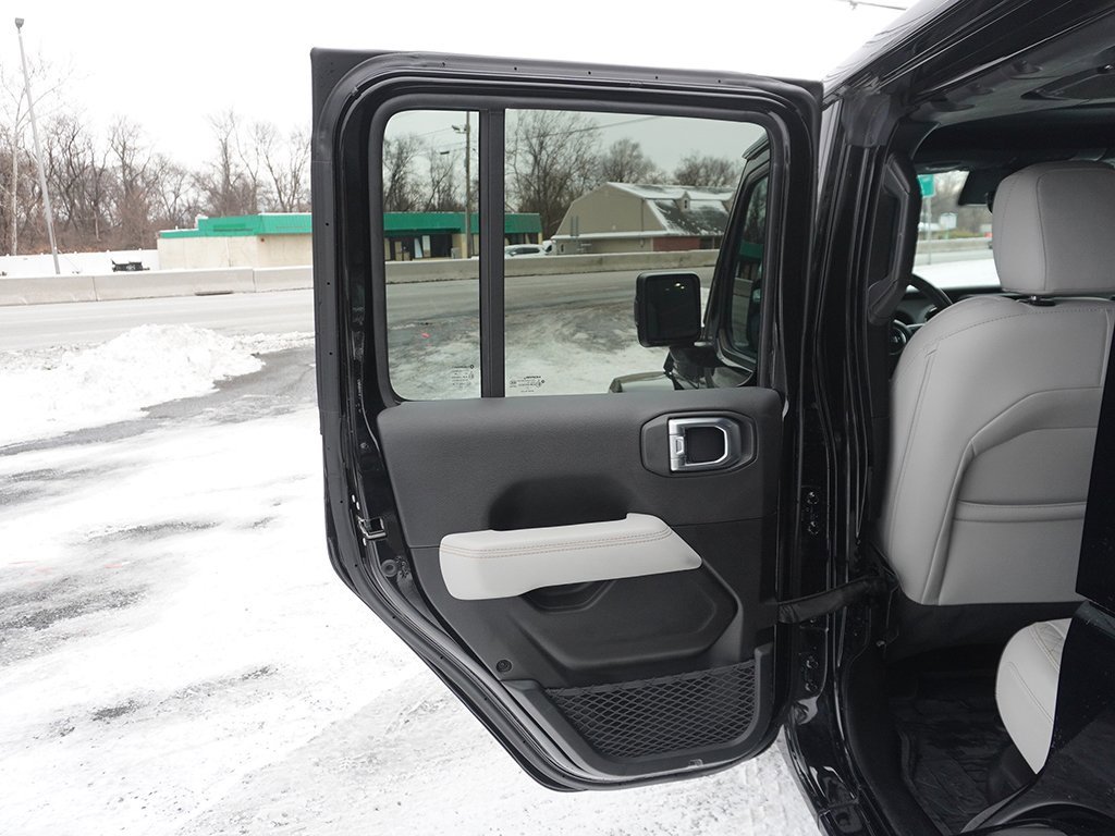 Used 2021 Jeep Wrangler Unlimited Sahara image 25
