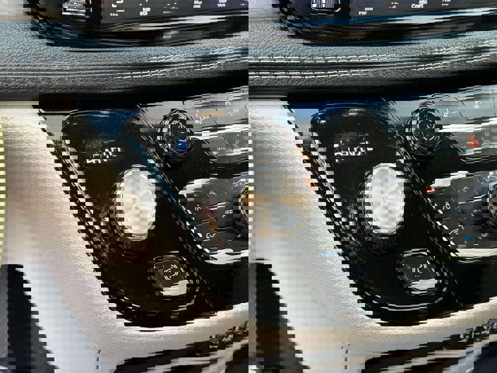 Used 2023 Chrysler Pacifica Touring-L image 30