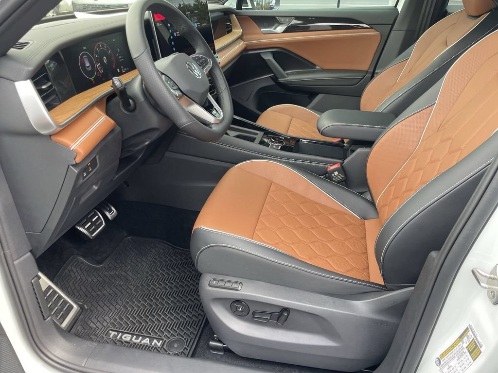 Certified 2026 Volkswagen Tiguan SEL R-Line AWD/4WD image 10